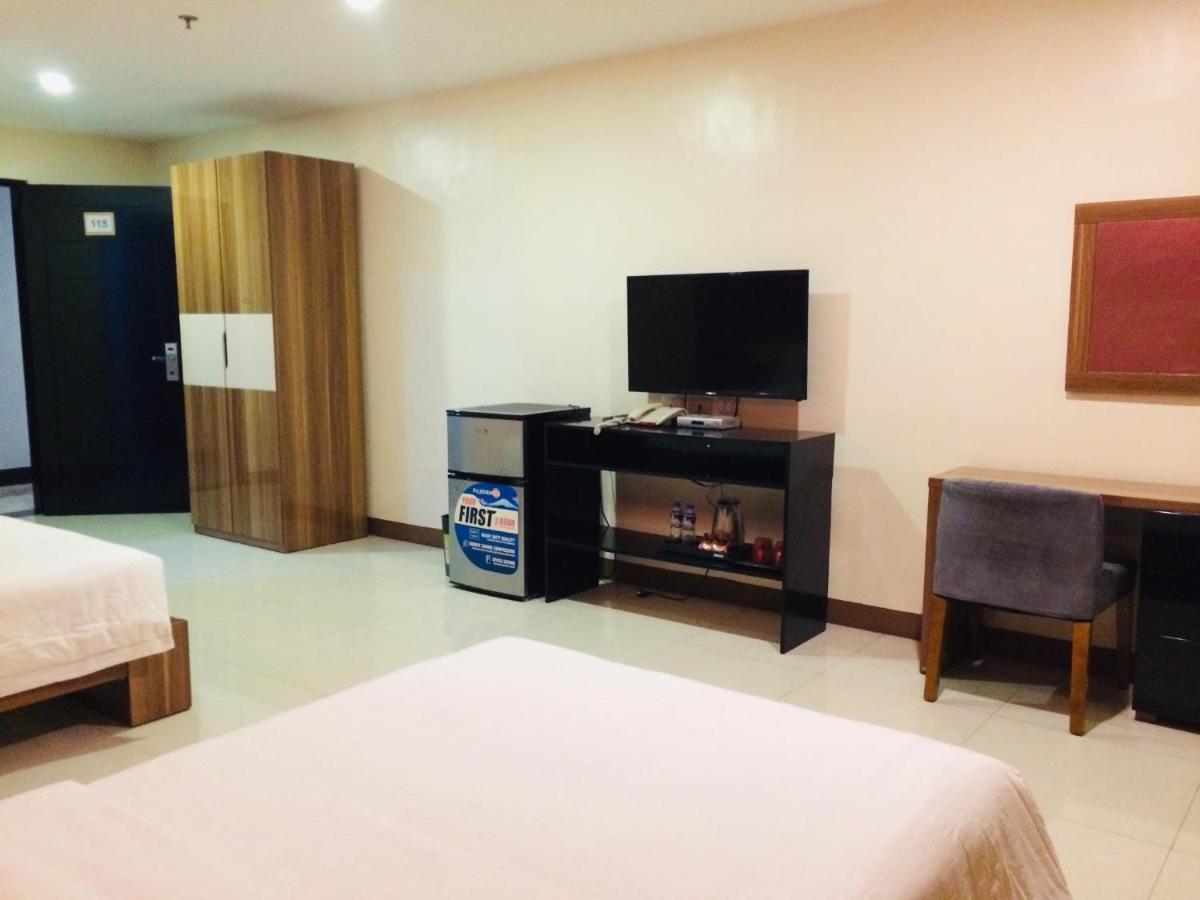 Ybc Grand Hotel Olongapo Eksteriør billede