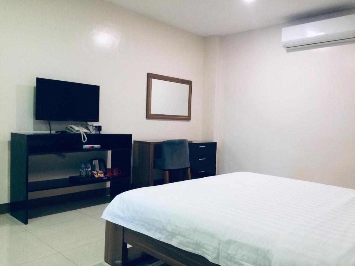 Ybc Grand Hotel Olongapo Eksteriør billede