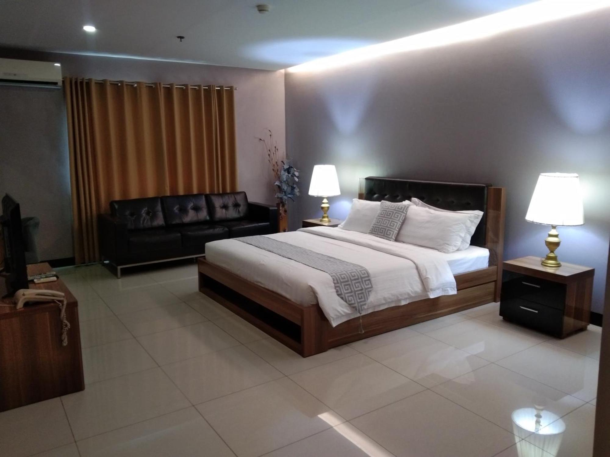 Ybc Grand Hotel Olongapo Eksteriør billede