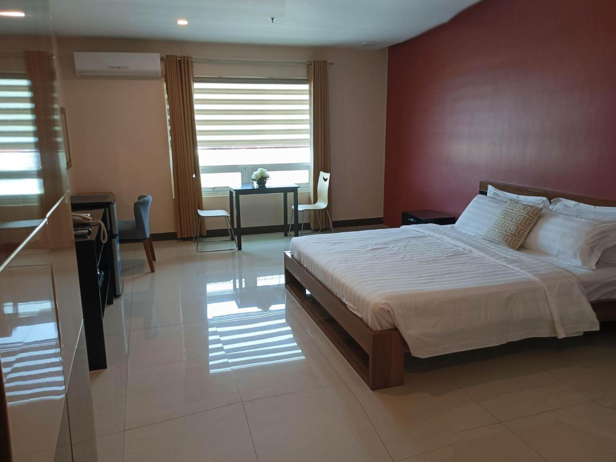Ybc Grand Hotel Olongapo Eksteriør billede